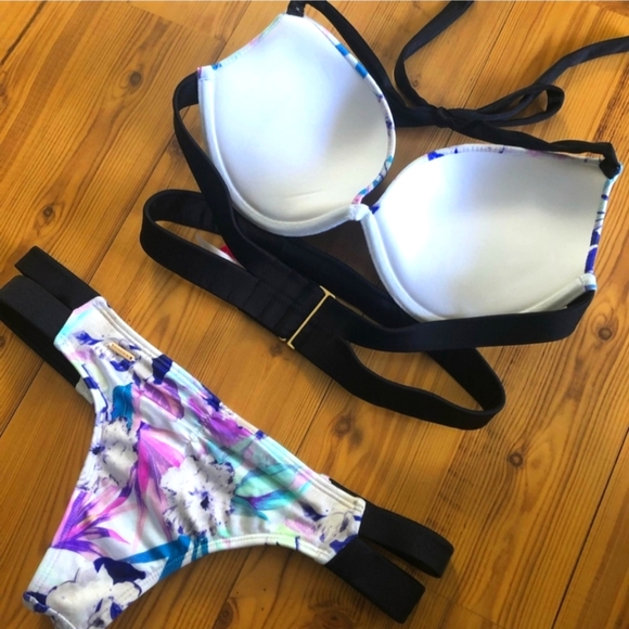 Double Banded Hottie Halter Floral Bikini Set 👙 - Picture 2 of 9